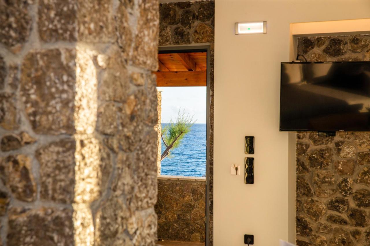 Black Rocks Family, Luxury Seafront Beach Maisonette Agios Gordios  Exterior photo
