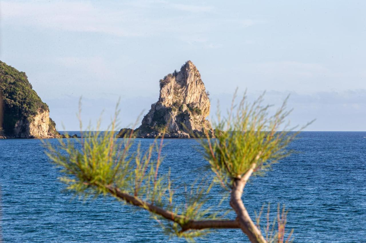 Black Rocks Family, Luxury Seafront Beach Maisonette Agios Gordios  Exterior photo